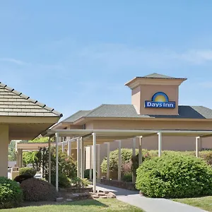 Days By Wyndham Charlotte/woodlawn Near Carowinds Motel